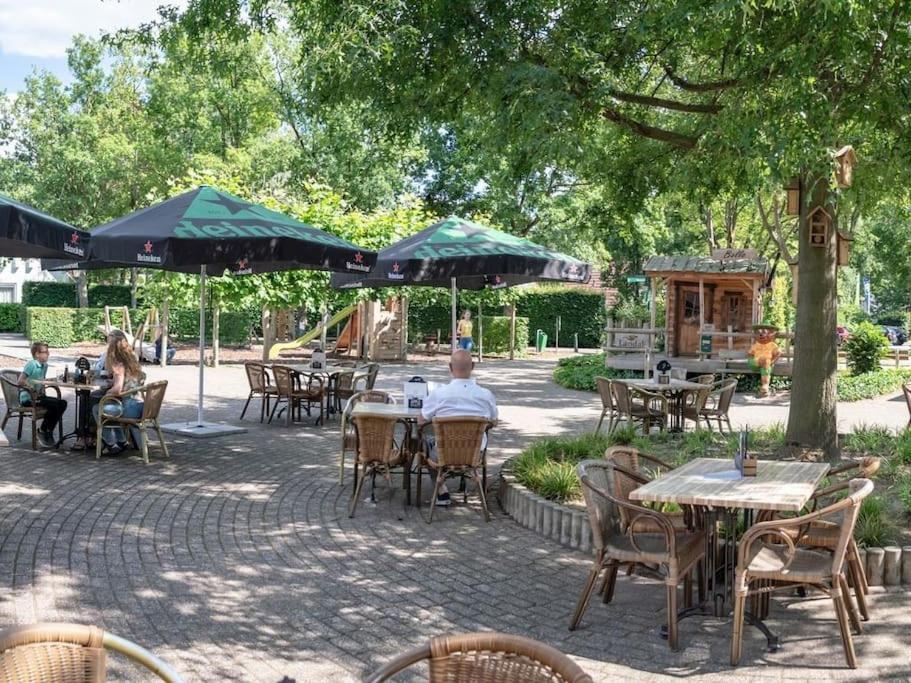 Vrijstaande Recreatievilla Met Ruime Omheinde Tuin Posterholt Exteriér fotografie