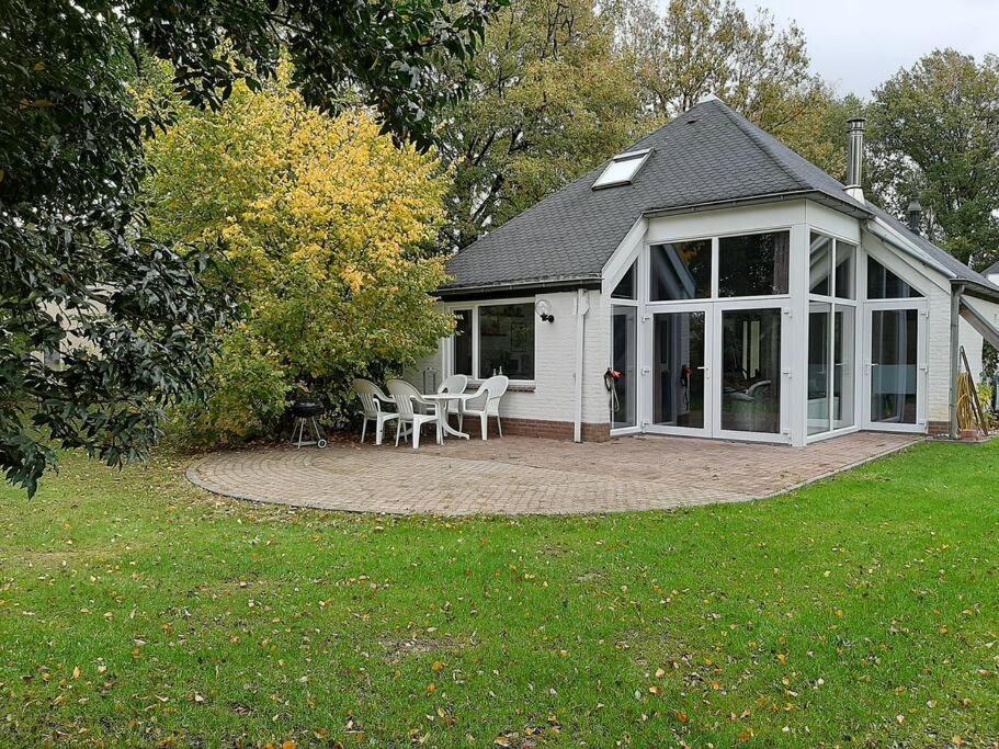 Vrijstaande Recreatievilla Met Ruime Omheinde Tuin Posterholt Exteriér fotografie